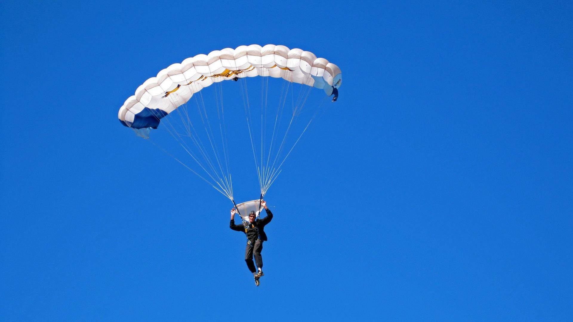 田径接力赛事精彩瞬间刷屏网络，田径接力比赛新规则